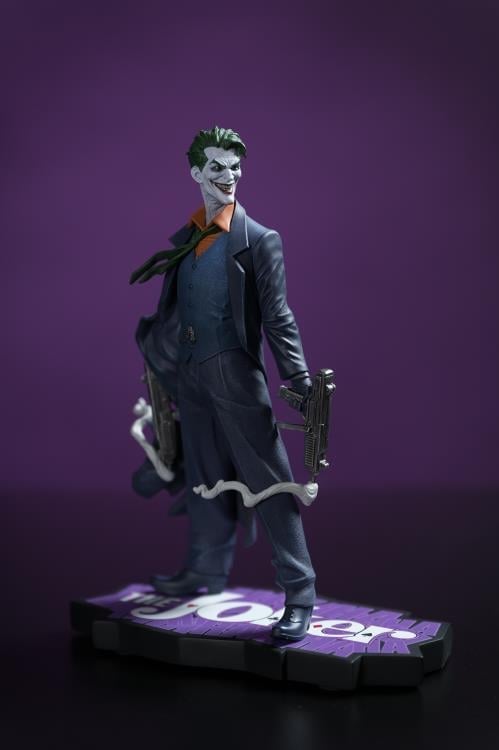 The Joker: Year of the Villain Purple Craze The Joker 1/10 Scale Limited Edition Statue (Gabriele Dell'Otto) Gallery Image 3