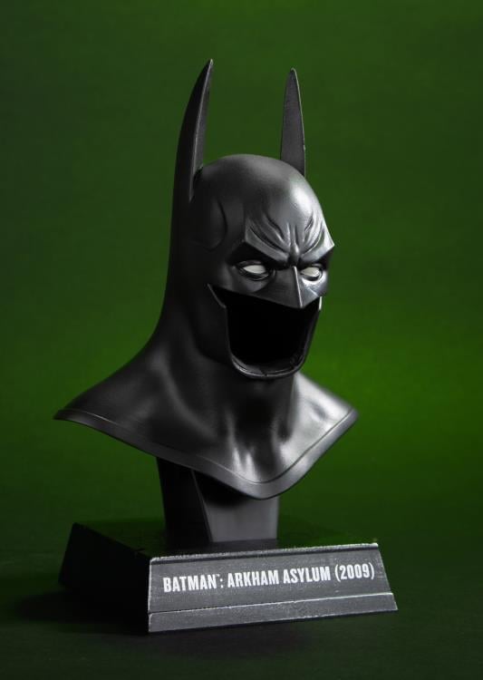 Batman: Arkham Asylum Batman Cowl 1/3 Scale Replica Gallery Image 4