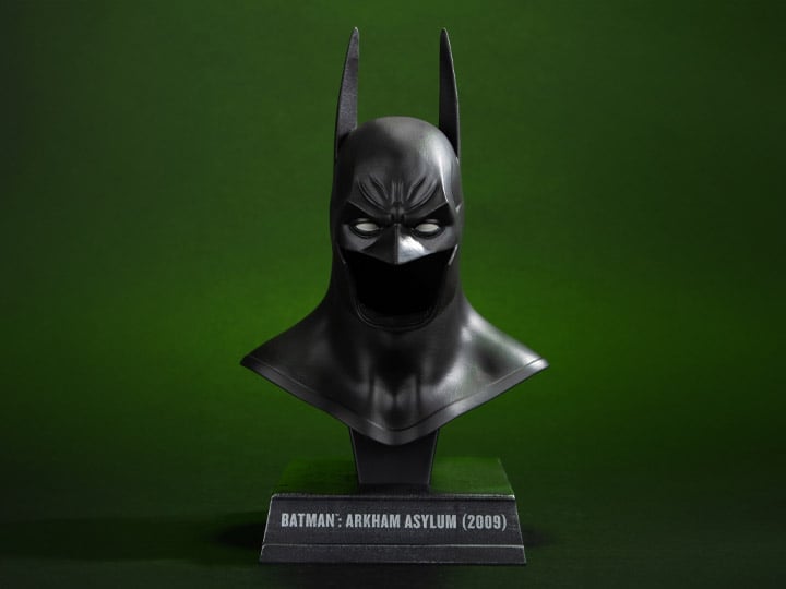Batman: Arkham Asylum Batman Cowl 1/3 Scale Replica Gallery Image 1