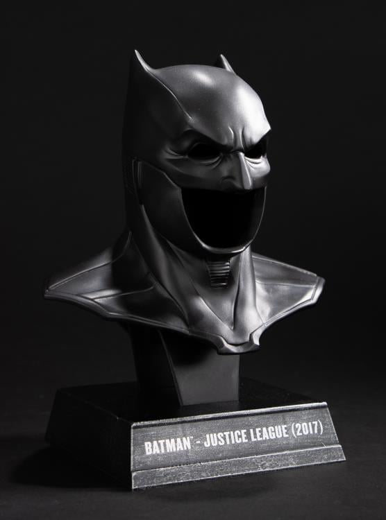 Justice League Batman Cowl 1/3 Scale Replica Gallery Image 4