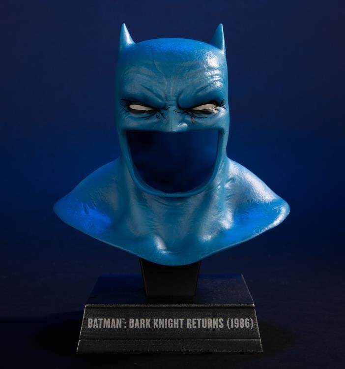 Batman: The Dark Knight Returns Batman Cowl 1/3 Scale Replica Gallery Image 3