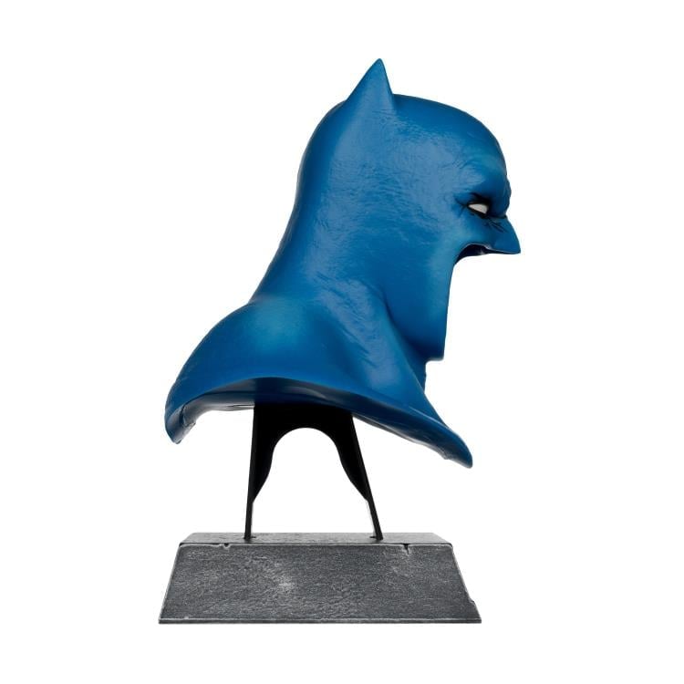 Batman: The Dark Knight Returns Batman Cowl 1/3 Scale Replica Gallery Image 10