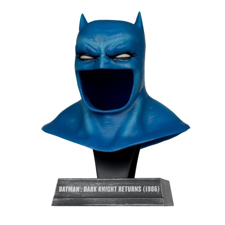 Batman: The Dark Knight Returns Batman Cowl 1/3 Scale Replica Gallery Image 7