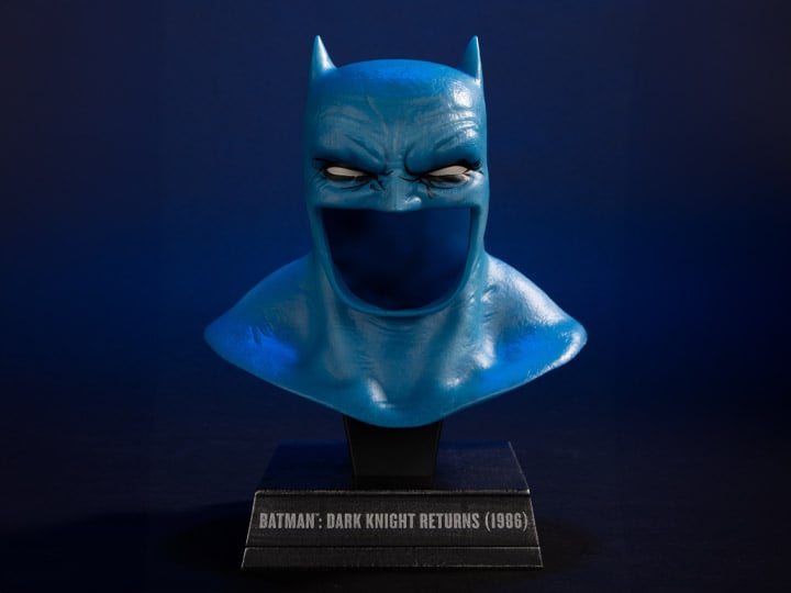 Batman: The Dark Knight Returns Batman Cowl 1/3 Scale Replica Gallery Image 1