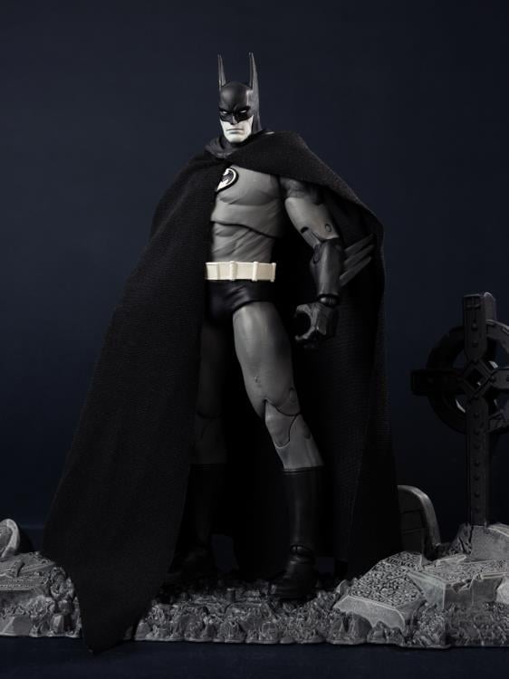 Batman: Year Two DC Multiverse Gold Label Batman BBTS Exclusive Limited Black & White Accent Edition Action Figure Gallery Image 13
