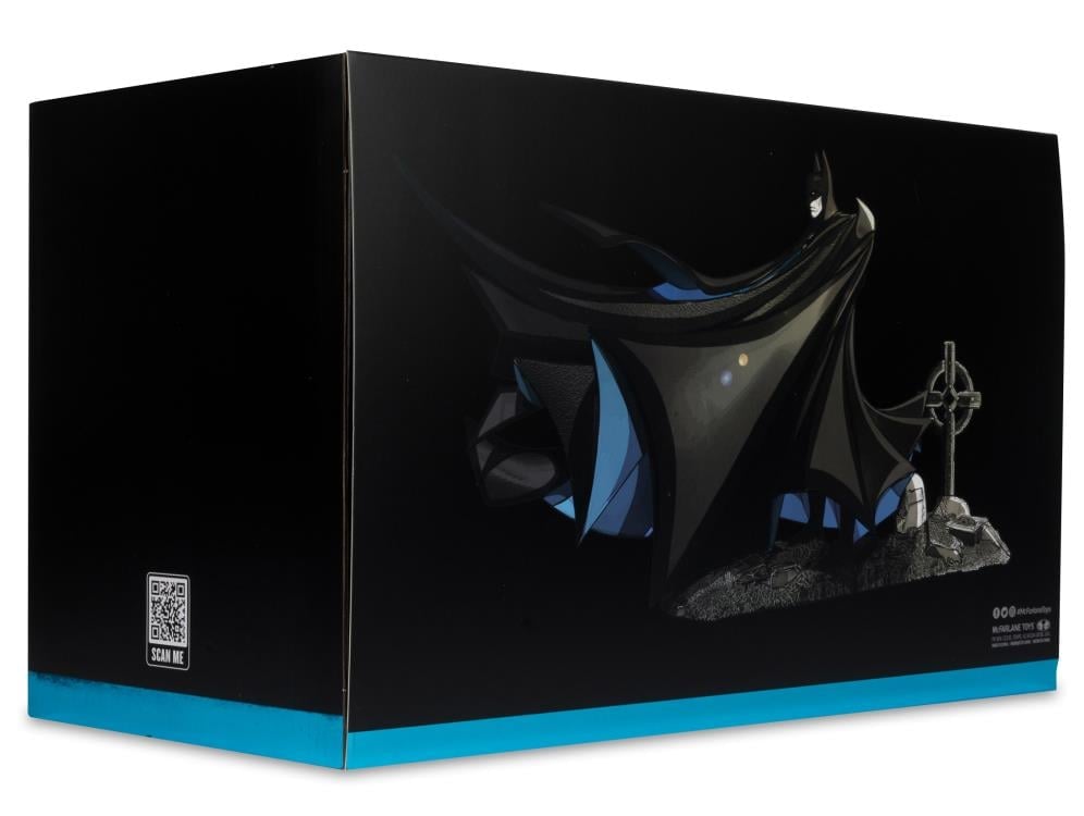 Batman: Year Two DC Multiverse Gold Label Batman BBTS Exclusive Limited Black & White Accent Edition Action Figure Gallery Image 26