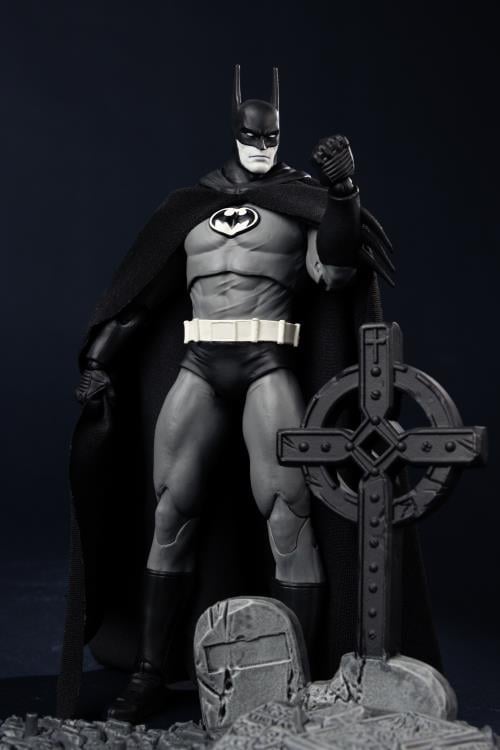 Batman: Year Two DC Multiverse Gold Label Batman BBTS Exclusive Limited Black & White Accent Edition Action Figure Gallery Image 12