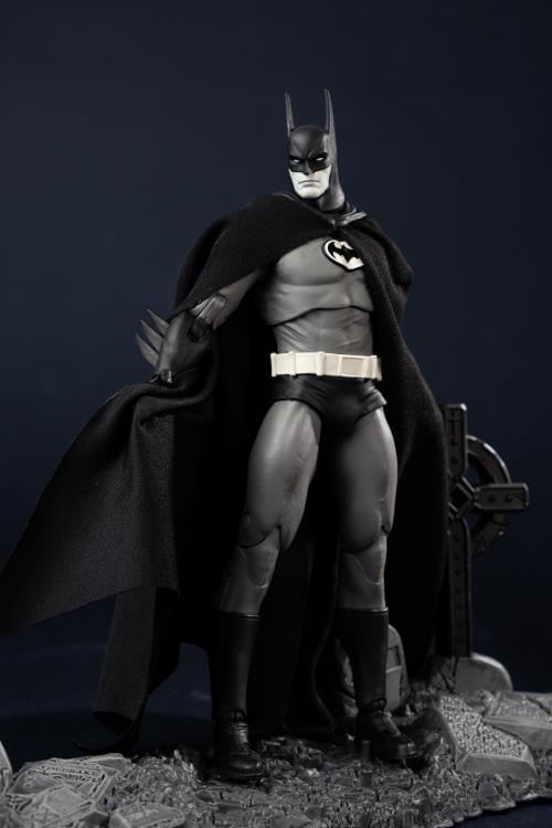 Batman: Year Two DC Multiverse Gold Label Batman BBTS Exclusive Limited Black & White Accent Edition Action Figure Gallery Image 14