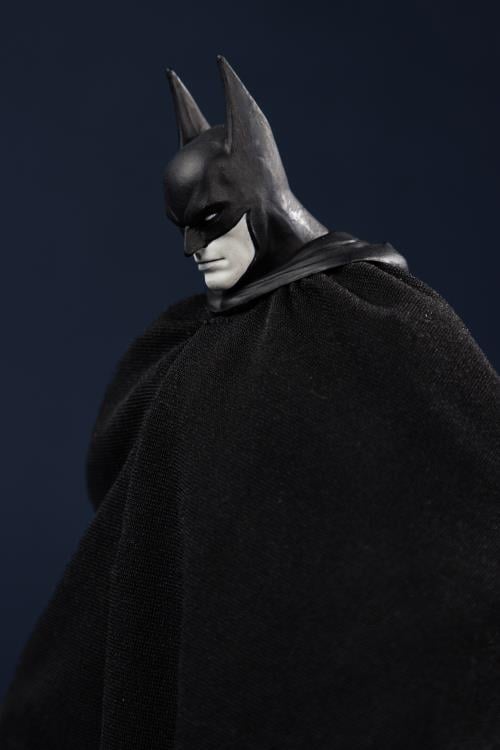 Batman: Year Two DC Multiverse Gold Label Batman BBTS Exclusive Limited Black & White Accent Edition Action Figure Gallery Image 16