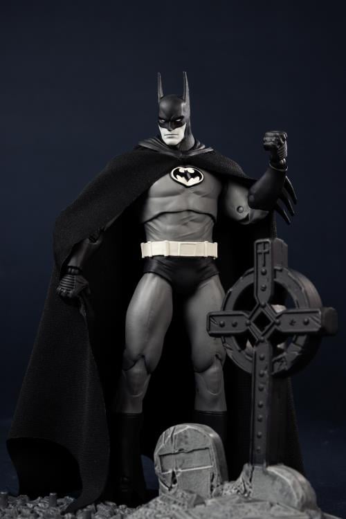 Batman: Year Two DC Multiverse Gold Label Batman BBTS Exclusive Limited Black & White Accent Edition Action Figure Gallery Image 10