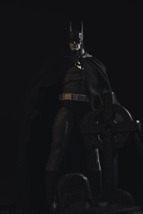 Batman: Year Two DC Multiverse Gold Label Batman BBTS Exclusive Limited Black & White Accent Edition Action Figure Gallery Image 15
