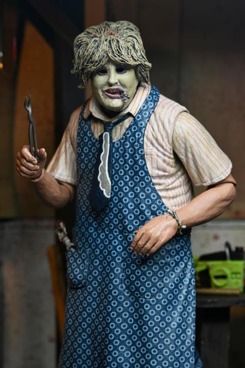The Texas Chainsaw Massacre Ultimate 50th Anniversary Leatherface Action Figure Gallery Image 10