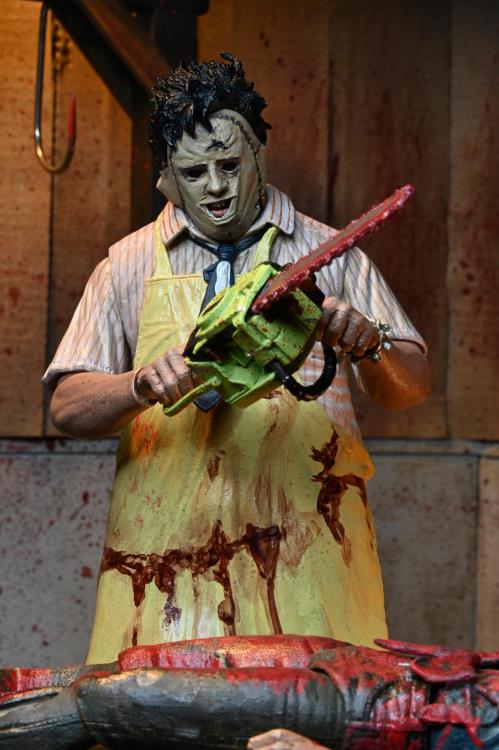 The Texas Chainsaw Massacre Ultimate 50th Anniversary Leatherface Action Figure Gallery Image 6