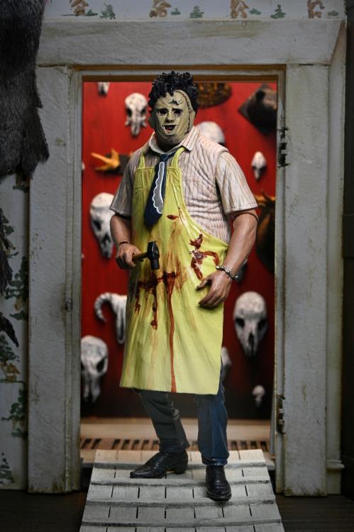 The Texas Chainsaw Massacre Ultimate 50th Anniversary Leatherface Action Figure Gallery Image 4