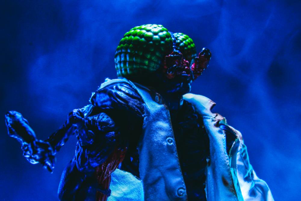 The Cursed Dead Doctor Crane 1/12 Scale Deluxe Action Figure Gallery Image 4