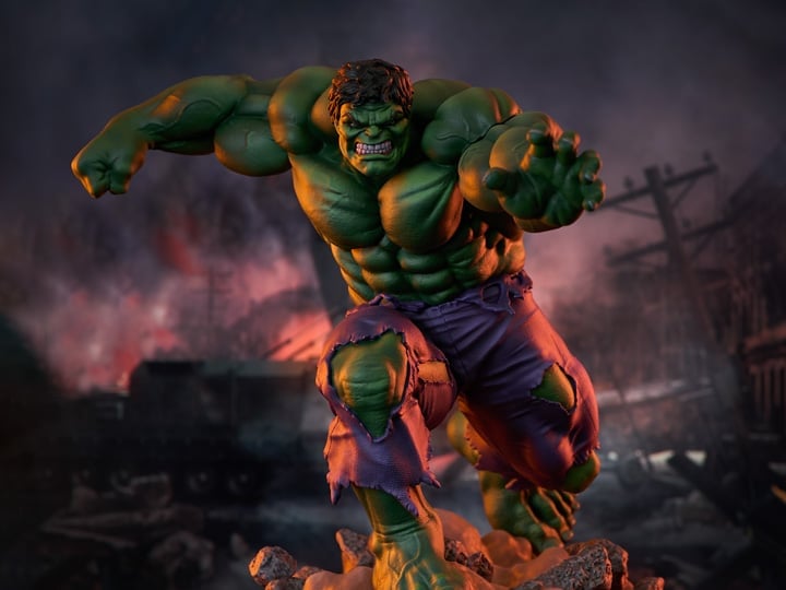 Marvel Gallery Comic Classic Hulk Figure Diorama Gallery Image 1