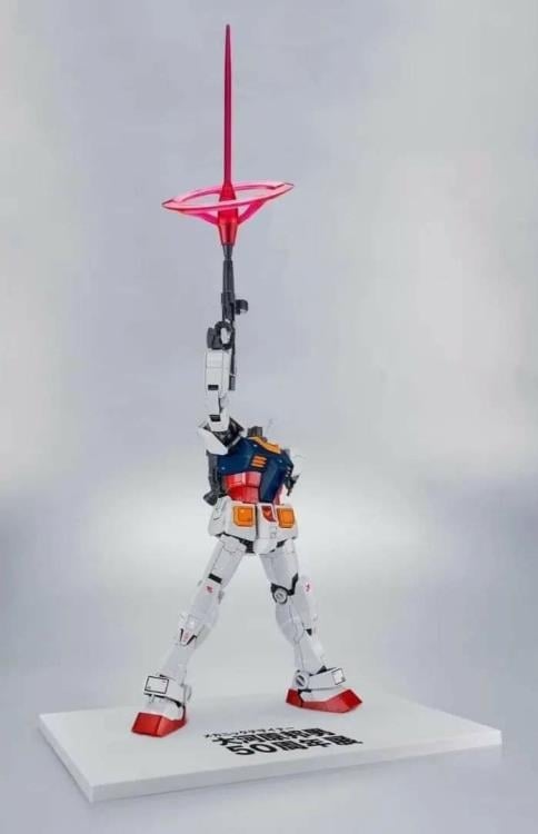Mobile Suit Gundam RG RX-78-2 Gundam (Okawara Kunio 50th Anniversary Exhibition Ver.) 1/144 Scale Model Kit Gallery Image 5