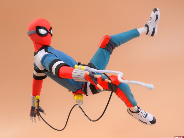 Your Friendly Neighborhood Spider-Man HS07 Spider-Man (Homemade Suit) 1/6th Scale Collectible Figure Gallery Image 1
