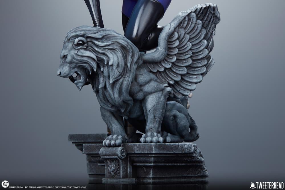 DC Comics Catwoman (Purple Edition) 1/4 Scale Limited Edition Maquette Gallery Image 18