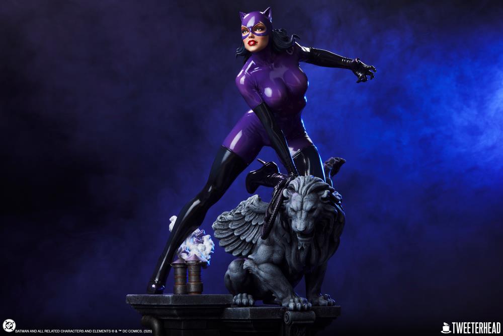 DC Comics Catwoman (Purple Edition) 1/4 Scale Limited Edition Maquette Gallery Image 3