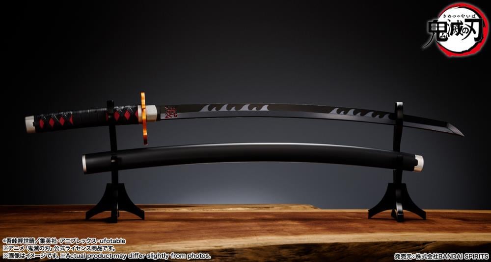 Demon Slayer: Kimetsu no Yaiba Proplica Tanjiro Kamado (Kyojuro Rengoku's Sword Guard Ver.) Nichirin Sword Gallery Image 7