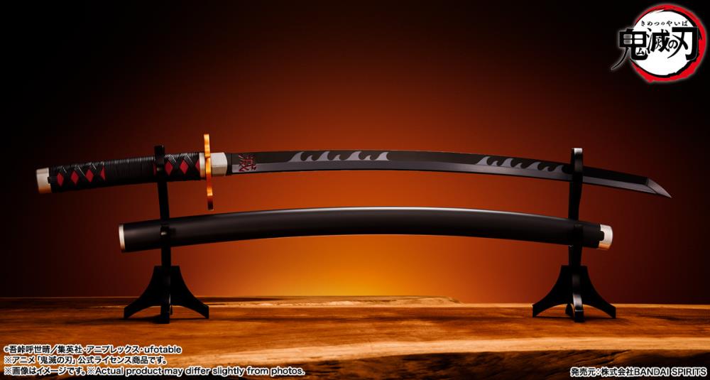 Demon Slayer: Kimetsu no Yaiba Proplica Tanjiro Kamado (Kyojuro Rengoku's Sword Guard Ver.) Nichirin Sword Gallery Image 8