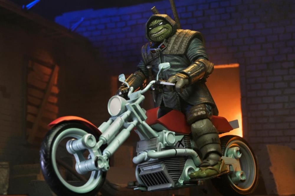 Teenage Mutant Ninja Turtles: The Last Ronin Casey Marie Action Figure with Motorcycle Gallery Image 15
