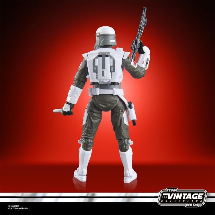 Star Wars: The Vintage Collection Imperial Armored Commando (The Mandalorian) Deluxe Action Figure Gallery Image 9