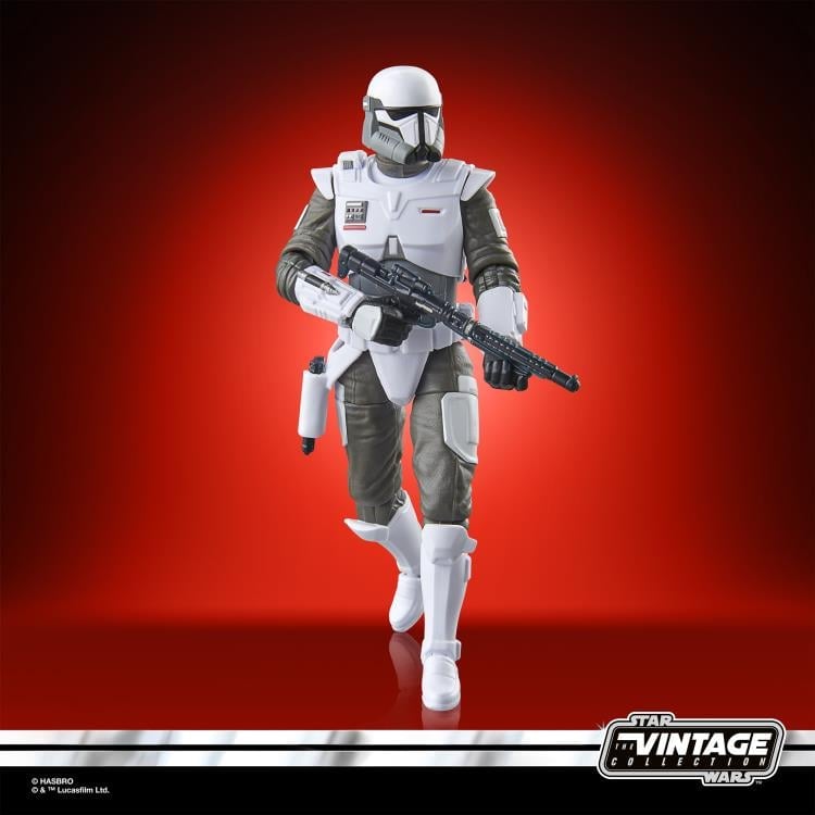 Star Wars: The Vintage Collection Imperial Armored Commando (The Mandalorian) Deluxe Action Figure Gallery Image 8