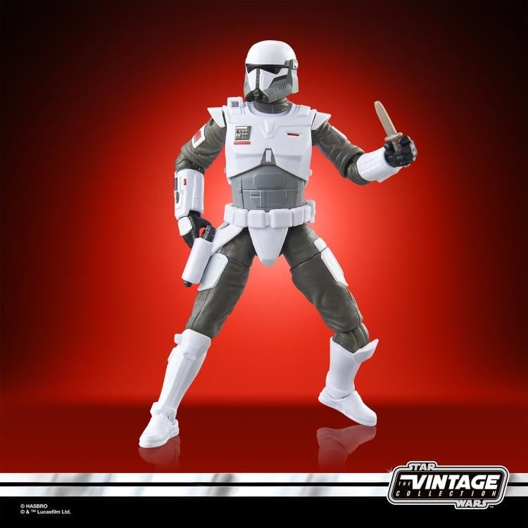 Star Wars: The Vintage Collection Imperial Armored Commando (The Mandalorian) Deluxe Action Figure Gallery Image 6