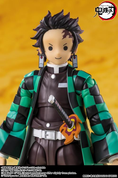 Demon Slayer: Kimetsu no Yaiba S.H.Figuarts Zenitsu Agatsuma Action Figure Gallery Image 7
