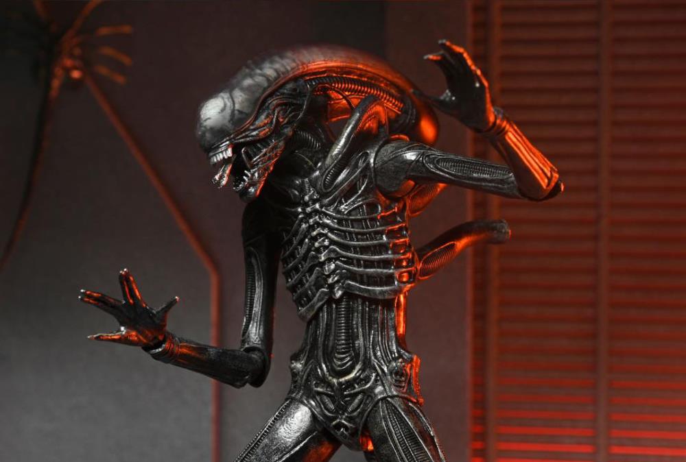 Alien: Romulus Ultimate Xenomorph XX121 Action Figure Gallery Image 12
