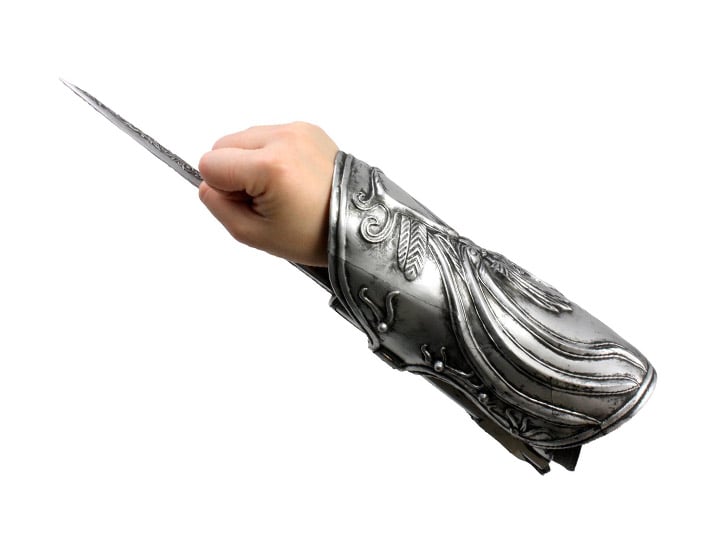 Assassin's Creed Brotherhood The Hidden Blade of Ezio Auditore Prop Replica Gallery Image 1