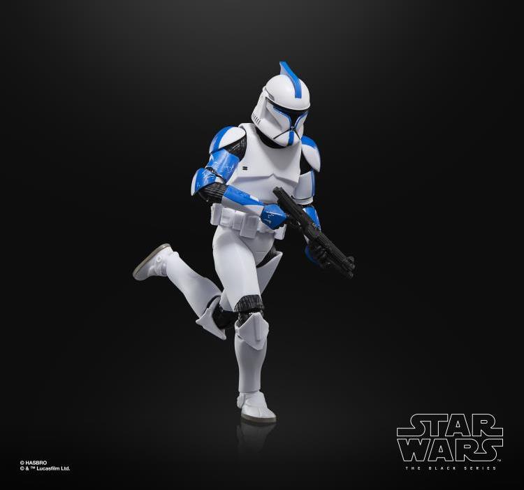 Star Wars: The Black Series Phase I Clone Trooper Lieutenant & 332nd Ahsoka's Clone Trooper Action Figure Two-Pack (Ahsoka) Gallery Image 5