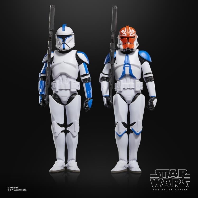 Star Wars: The Black Series Phase I Clone Trooper Lieutenant & 332nd Ahsoka's Clone Trooper Action Figure Two-Pack (Ahsoka) Gallery Image 3