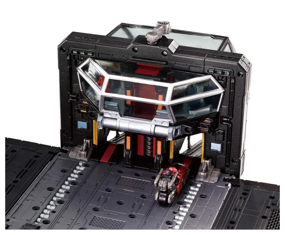 Diaclone TM-33 Tactical Mover Mobile Fort Panzer (Tactical Grander) Gallery Image 6