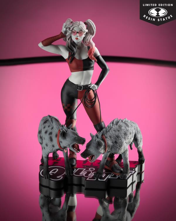 Harley Quinn: Red, White & Black Harley Quinn 1/10 Scale Limited Edition Statue (Jenny Frison) Gallery Image 3