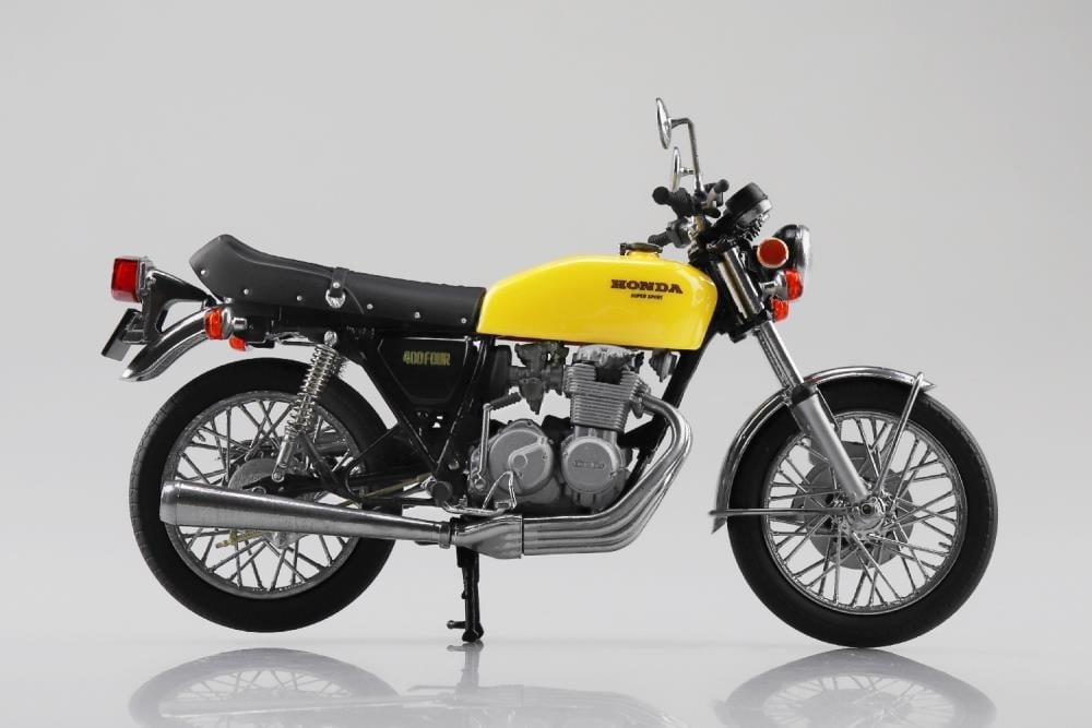 Honda CB400F (Parakeet Yellow) 1/12 Scale Die-cast Motorcycle Gallery Image 3