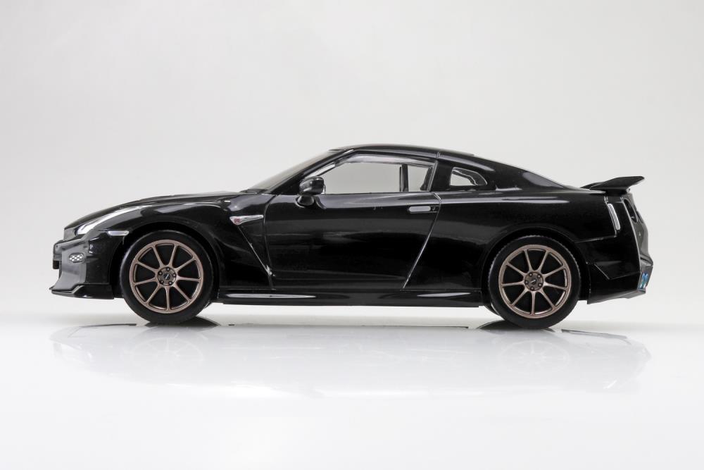 Aoshima Snap Kit No.3-MB Nissan GT-R R35 2024 (Meteor Flake Black Pearl) 1/32 Scale Model Kit Gallery Image 4