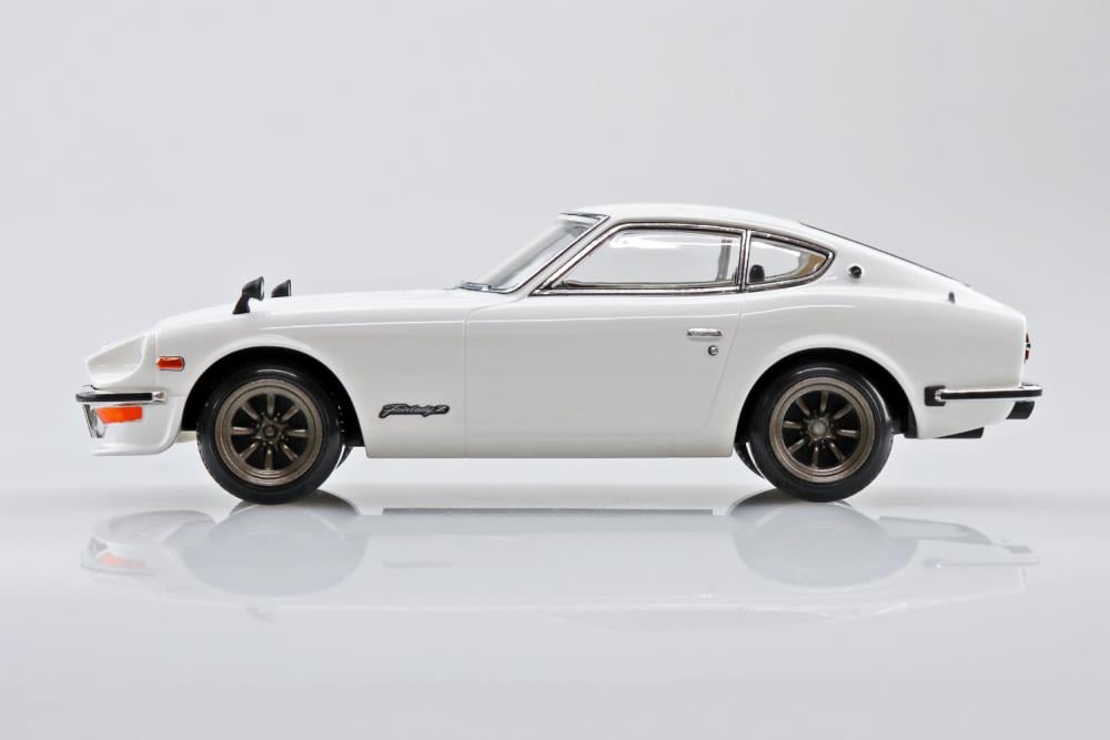 Aoshima Snap Kit No.15CU-WH Nissan Fairlady Z S30 Custom (White) 1