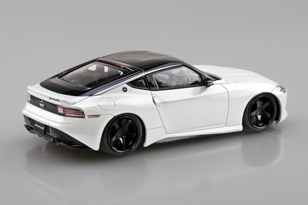 Aoshima Snap Kit No.17CU-PW Nissan Fairlady Z RZ34 Custom (Prism White) 1/32 Scale Model Kit Gallery Image 3