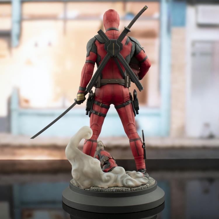 Deadpool & Wolverine Marvel Premier Collection Deadpool 1/7 Scale Statue Gallery Image 5