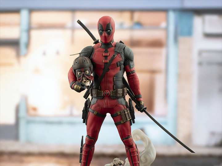 Deadpool & Wolverine Marvel Premier Collection Deadpool 1/7 Scale Statue Gallery Image 1