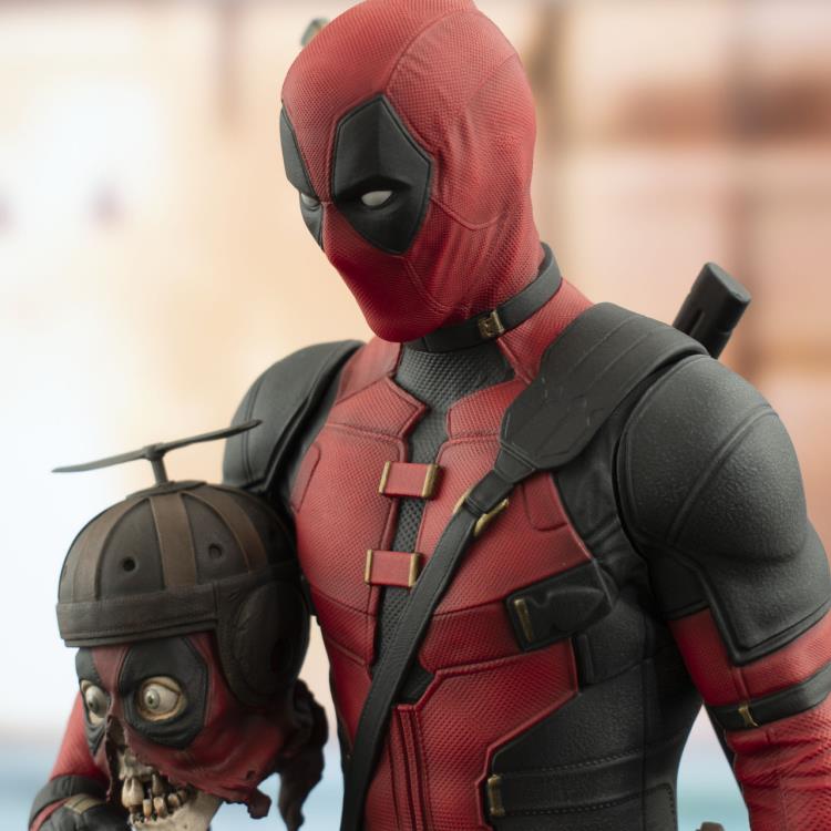 Deadpool & Wolverine Marvel Premier Collection Deadpool 1/7 Scale Statue Gallery Image 7