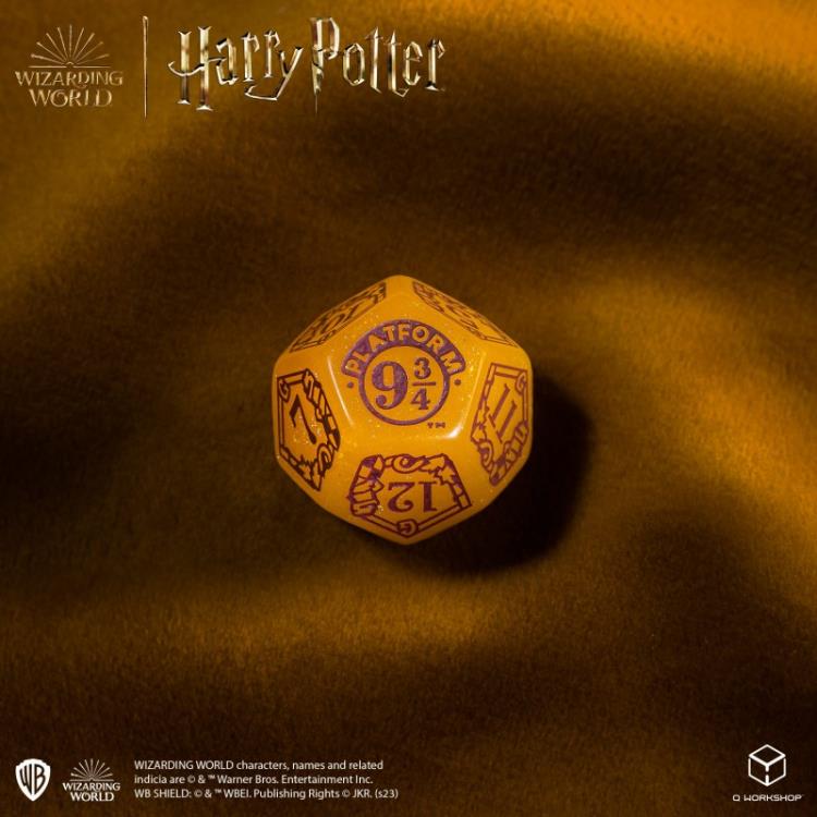 Harry Potter Gryffindor Modern Dice Set (Gold) Gallery Image 7