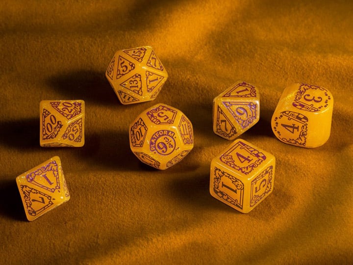 Harry Potter Gryffindor Modern Dice Set (Gold) Gallery Image 1