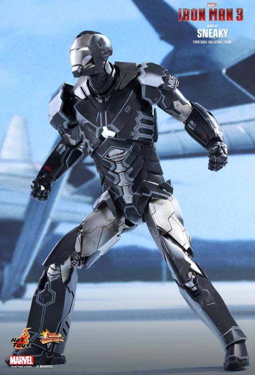 Iron Man 3 MMS348 Sneaky (Mark XV) 1/6th Scale Collectible Figure Gallery Image 5