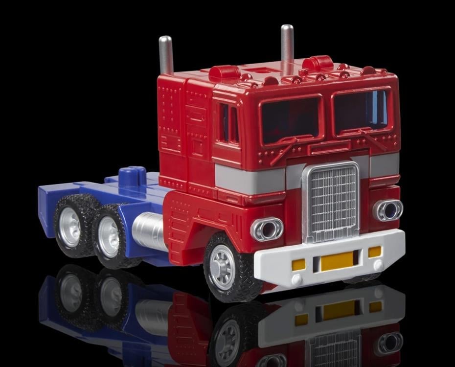 Transformers 40th Anniversary Optimus Prime (Retro G1) Action Figure Gallery Image 6