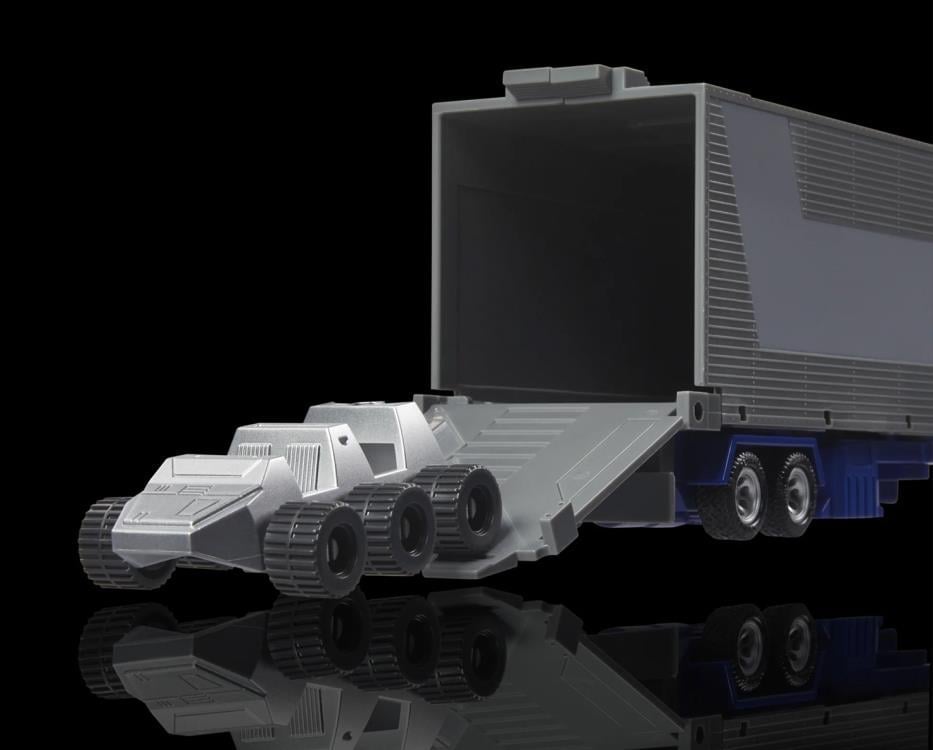 Transformers 40th Anniversary Optimus Prime (Retro G1) Action Figure Gallery Image 9