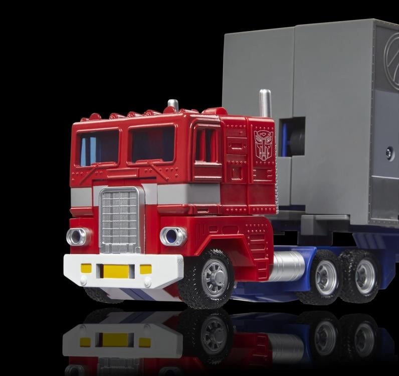 Transformers 40th Anniversary Optimus Prime (Retro G1) Action Figure Gallery Image 7